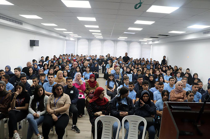 الثانوية الشاملة في كفر قاسم تستقبل طلاب التواسع إستعداداً للسنة الدراسية القادمة